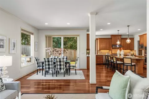 Dining - 2022 240th Pl SE, Bothell, WA 98021 photo 4 of 4