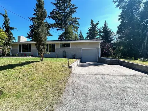 1805 N 167th St, Shoreline, WA 98133