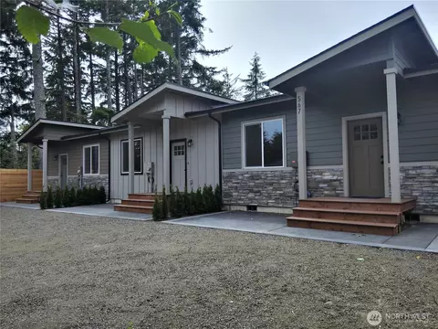 565 Sunset Ave NE, Ocean Shores, WA 98569