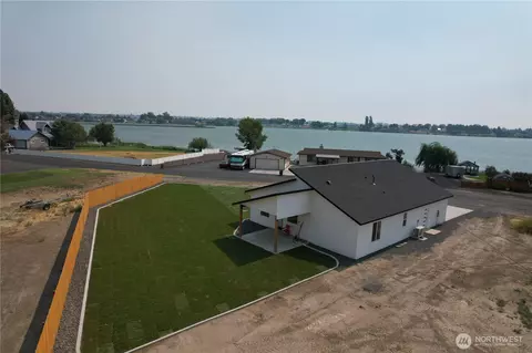 2014 NE Melody Ln, Moses Lake, WA 98837