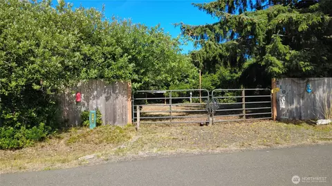 210 N Wynochee Dr SW, Ocean Shores, WA 98569