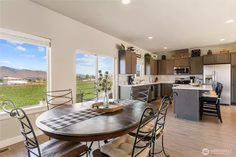 2243 S Mystical Loop, East Wenatchee, WA 98802