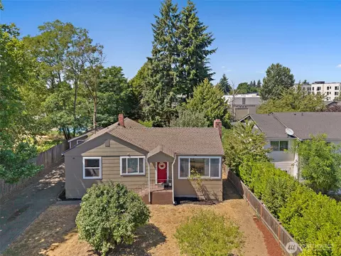 10743 14th Ave SW, Seattle, WA 98146