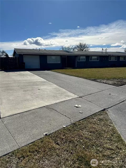 9020 Mcconnell Dr #A & B, Moses Lake, WA 98837