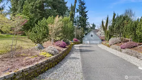 1716 7th St SE, Puyallup, WA 98372