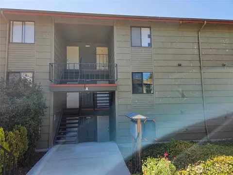 270 SE Barrington Dr #A 304, Oak Harbor, WA 98277