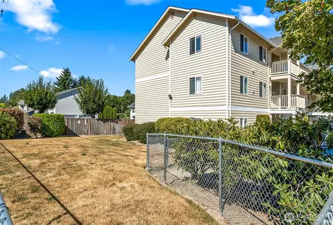 Exterior - 9727 18th Ave W #B202, Everett, WA 98204 photo 5 of 5