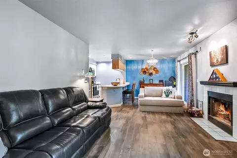 Living - 9727 18th Ave W #B202, Everett, WA 98204 photo 3 of 3