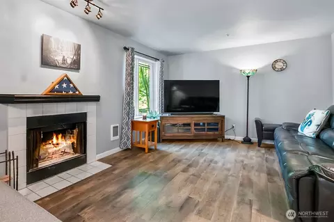 Living - 9727 18th Ave W #B202, Everett, WA 98204 photo 2 of 3