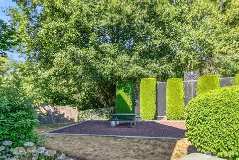 Exterior - 9727 18th Ave W #B202, Everett, WA 98204 photo 4 of 5