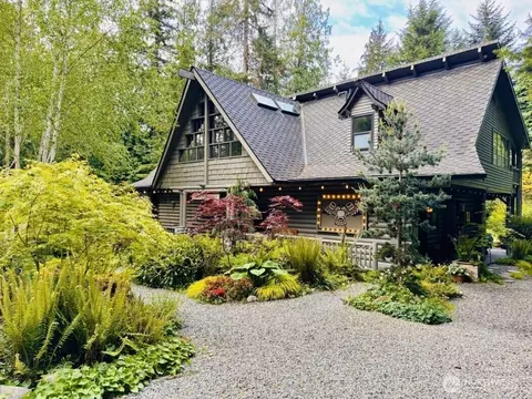 10581 NE Byron Dr, Bainbridge Island, WA 98110