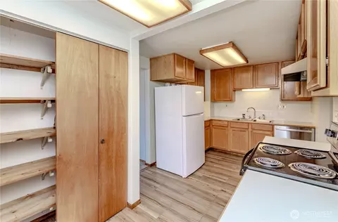Kitchen - 16632 35th Ave S, Seatac, WA 98188 photo 3 of 4