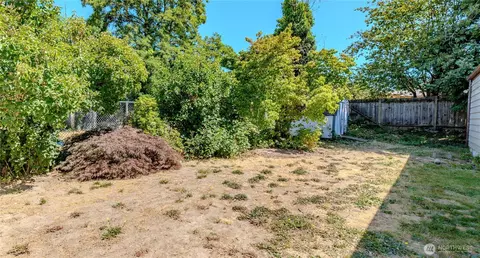 Exterior - 16632 35th Ave S, Seatac, WA 98188 photo 3 of 4