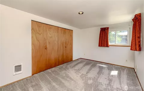 Bedroom - 16632 35th Ave S, Seatac, WA 98188 photo 1 of 4