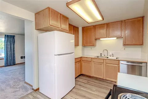 Kitchen - 16632 35th Ave S, Seatac, WA 98188 photo 4 of 4
