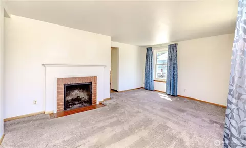 Living - 16632 35th Ave S, Seatac, WA 98188 photo 1 of 2