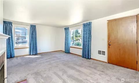 Living - 16632 35th Ave S, Seatac, WA 98188 photo 2 of 2