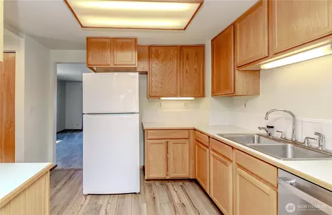 Kitchen - 16632 35th Ave S, Seatac, WA 98188 photo 1 of 4