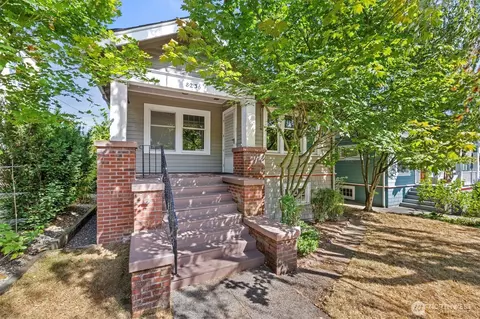8236 14th Ave NE, Seattle, WA 98115