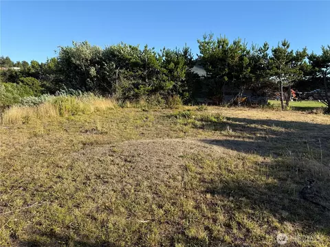 31004 H St, Ocean Park, WA 98640