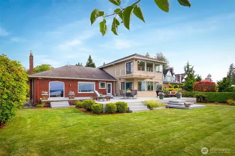 Exterior - 3621 Shore Ave, Everett, WA 98203 photo 6 of 13