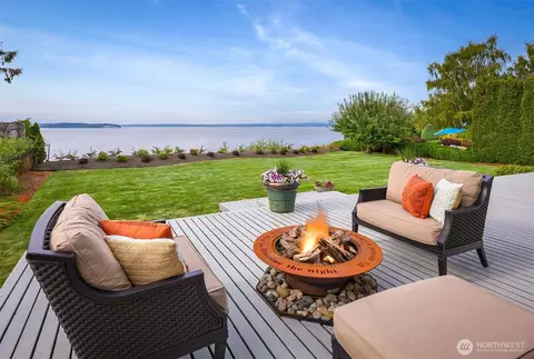 Exterior - 3621 Shore Ave, Everett, WA 98203 photo 4 of 13