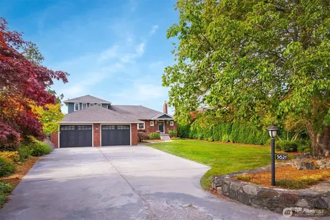 Exterior - 3621 Shore Ave, Everett, WA 98203 photo 2 of 13