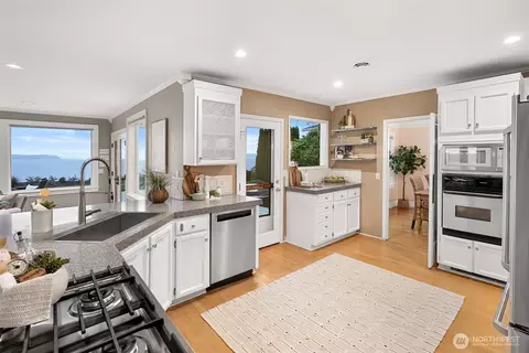 Kitchen - 3621 Shore Ave, Everett, WA 98203 photo 2 of 3
