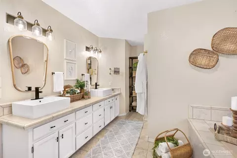 Bath - 3621 Shore Ave, Everett, WA 98203 photo 2 of 3