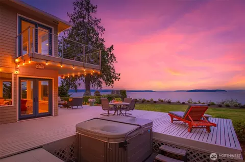 Exterior - 3621 Shore Ave, Everett, WA 98203 photo 9 of 13