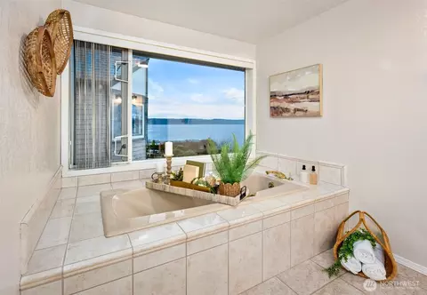Bath - 3621 Shore Ave, Everett, WA 98203 photo 3 of 3
