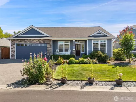 121 Petal Ln, Sequim, WA 98382