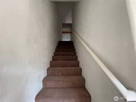Entry Way - 911 SW Front St, Winlock, WA 98596 photo 1 of 1