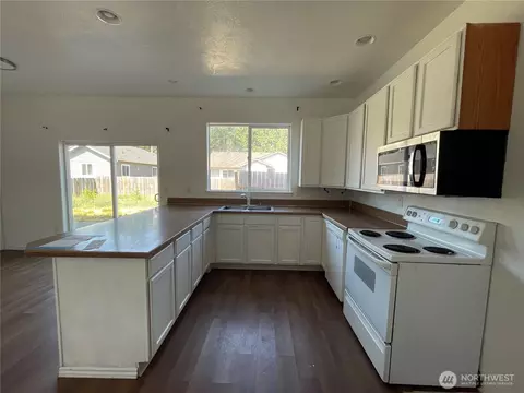 Kitchen - 911 SW Front St, Winlock, WA 98596 photo 2 of 2