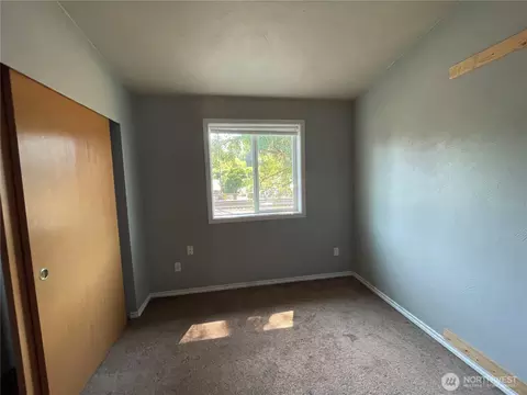 Bedroom - 911 SW Front St, Winlock, WA 98596 photo 3 of 6