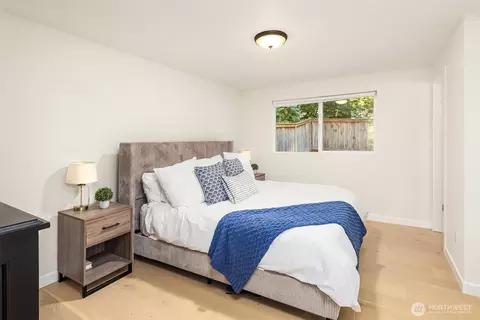 Bedroom - 15406 119th Ave NE, Bothell, WA 98011 photo 2 of 4