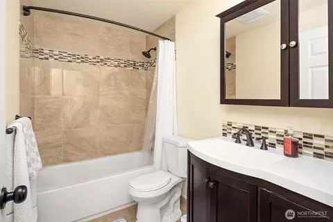 Bath - 15406 119th Ave NE, Bothell, WA 98011 photo 2 of 3