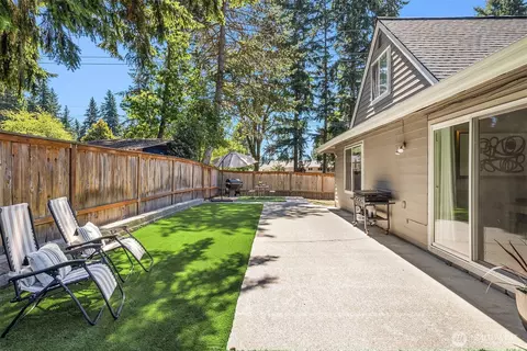 Exterior - 15406 119th Ave NE, Bothell, WA 98011 photo 5 of 9