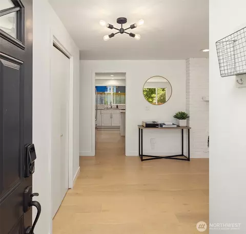 Entry Way - 15406 119th Ave NE, Bothell, WA 98011 photo 1 of 1