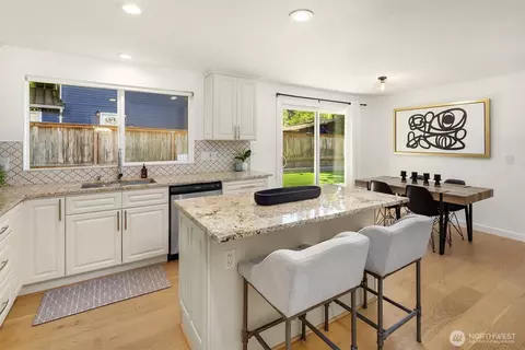 Kitchen - 15406 119th Ave NE, Bothell, WA 98011 photo 2 of 5