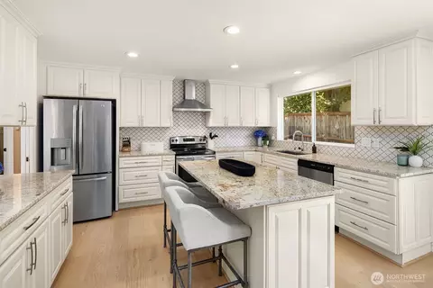 Kitchen - 15406 119th Ave NE, Bothell, WA 98011 photo 4 of 5