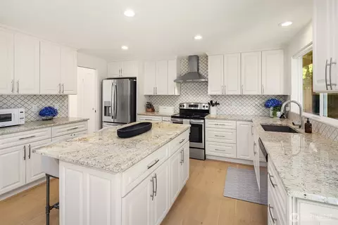 Kitchen - 15406 119th Ave NE, Bothell, WA 98011 photo 1 of 5