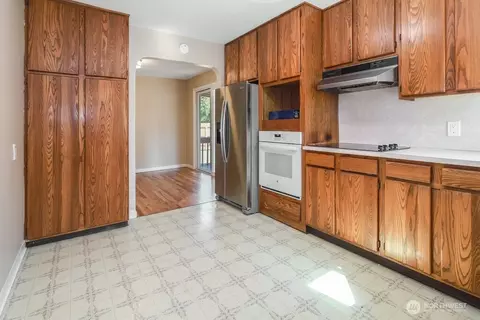 Kitchen - 3338 Pine St, Longview, WA 98632 photo 2 of 2