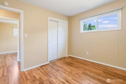 Bedroom - 3338 Pine St, Longview, WA 98632 photo 3 of 4