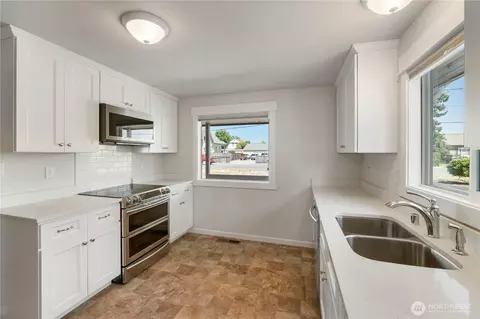 2040 Roosevelt Ave, Enumclaw, WA 98022 photo 10
