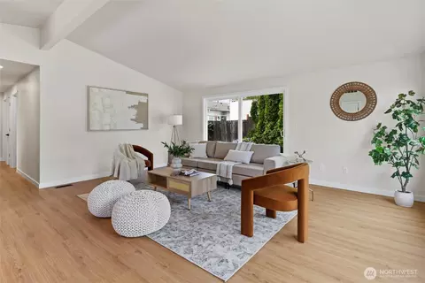 9630 Sharon Dr, Everett, WA 98204 photo 2