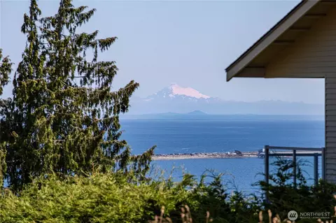1421 W 5th St, Port Angeles, WA 98363