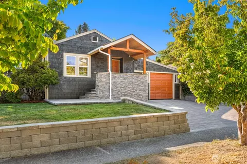 8815 32nd Ave SW, Seattle, WA 98126