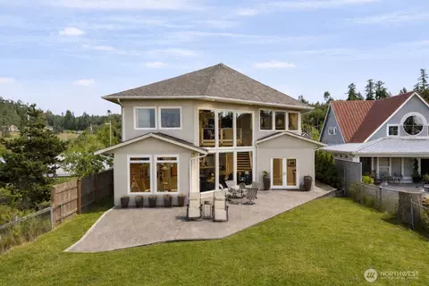 8668 NE Point No Point Rd, Hansville, WA 98340