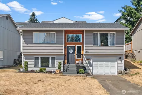 1303 Daniels Ave, Bremerton, WA 98312